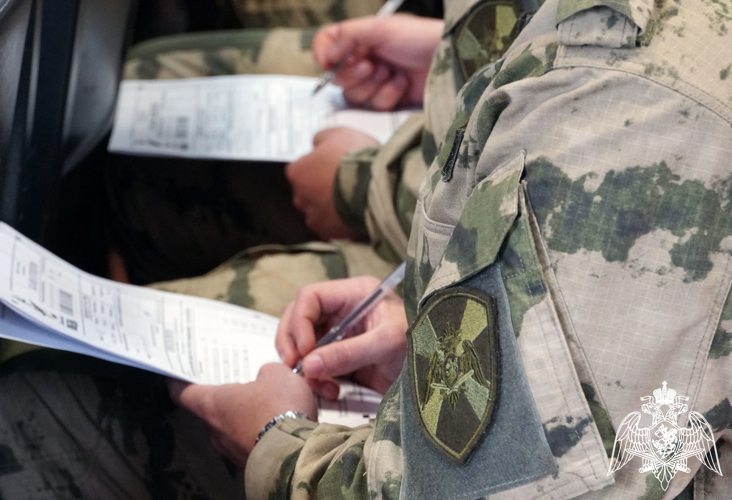   Порядка 60 представителей Росгвардии написали «Диктант Победы» в Воронеже