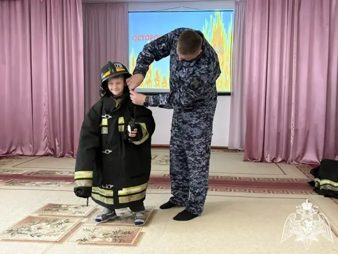 РОСГВАРДИЯ ПРОВЕЛА УРОК БЕЗОПАСНОСТИ С ДОШКОЛЬНИКАМИ И ВОСПИТАТЕЛЯМИ В ВОРОНЕЖЕ