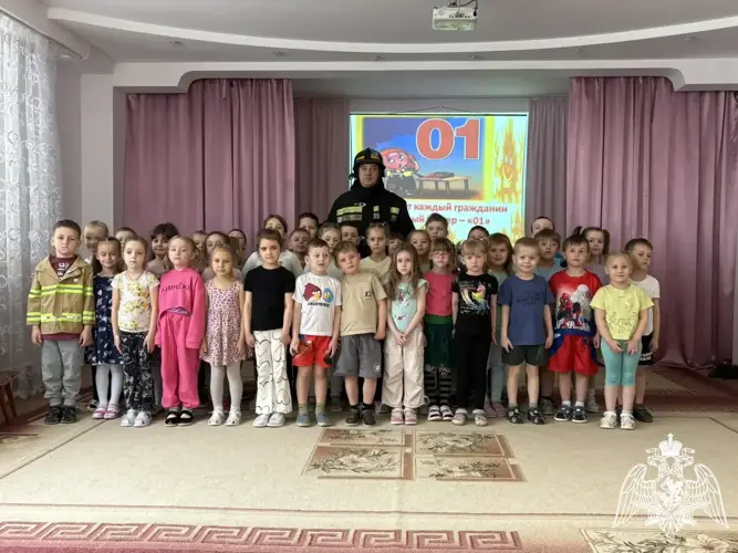 РОСГВАРДИЯ ПРОВЕЛА УРОК БЕЗОПАСНОСТИ С ДОШКОЛЬНИКАМИ И ВОСПИТАТЕЛЯМИ В ВОРОНЕЖЕ