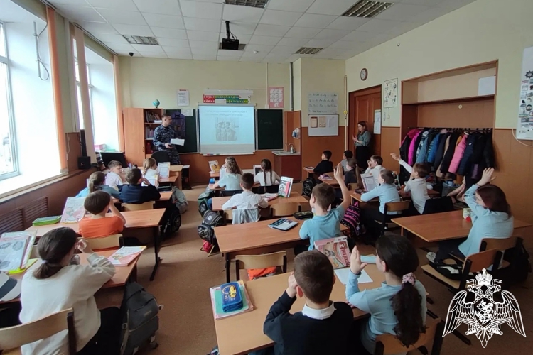 В Воронеже представители вневедомственной охраны Росгвардии провел беседу,  посвященную 40-й годовщине со дня аварии на чернобыльской АЭС