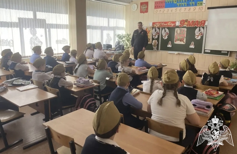 Патриотический урок памяти, посвященный истории Великой Отечественной войны,  провел офицер Росгвардии в Воронеже