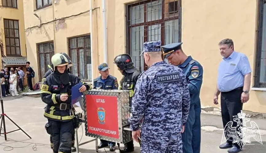 В Воронеже начальник инспекции пожарной безопасности Управления Росгвардии принял участие в работе штаба в пожарно-тактическом учении