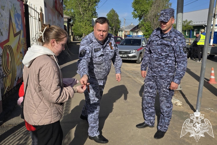 Сотрудники вневедомственной охраны Новохоперского района Воронежской области приняли участие в акции «Георгиевская ленточка»