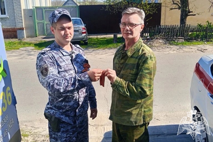 Сотрудники вневедомственной охраны Воронежской области  продолжают принимать участие в акции "Георгиевская ленточка"
