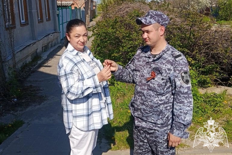 Сотрудники вневедомственной охраны Воронежской области  продолжают принимать участие в акции "Георгиевская ленточка"
