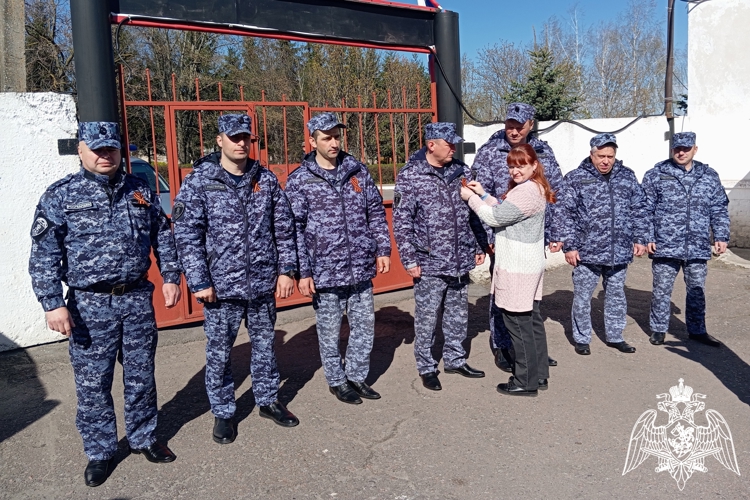 Сотрудники вневедомственной охраны Воронежской области  продолжают принимать участие в акции "Георгиевская ленточка"