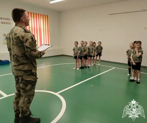 Сотрудник Росгвардии провел спортивный праздник для дошкольников в Воронежской области