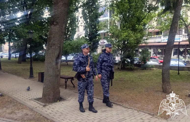 Сотрудники Росгвардии приняли участие в обеспечении безопасности празднования дня пограничника в Воронежской области