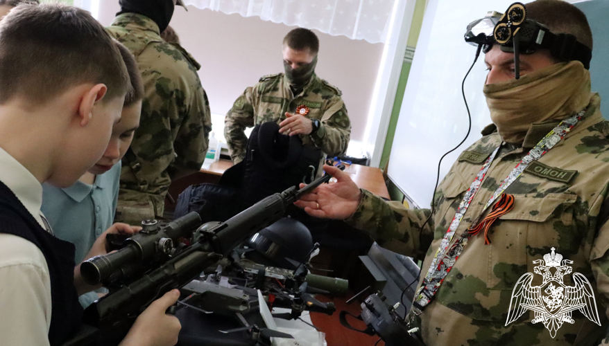 В Воронеже Росгвардия проводит мероприятия военно-патриотической направленности для молодежи в преддверии Дня Победы