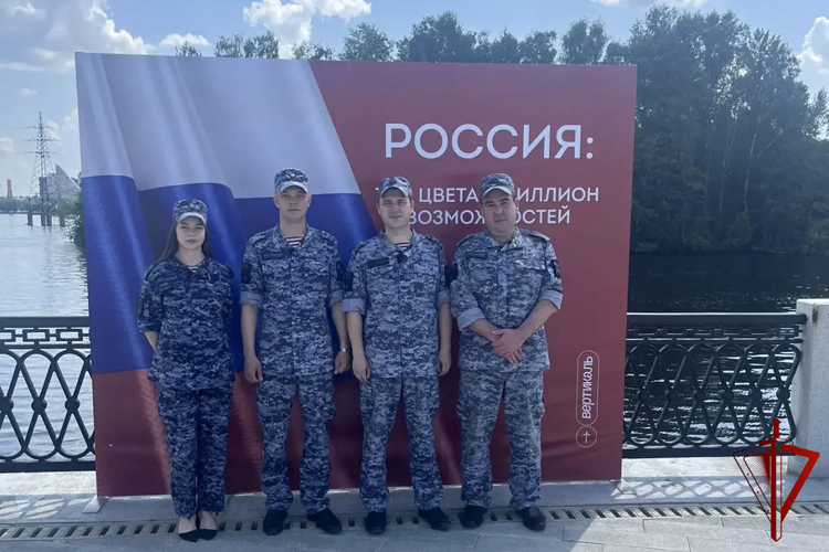 Росгвардейцы в Воронеже приняли участие в торжественных мероприятиях, посвященных Дню России