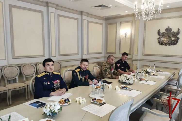 Полномочный представитель Президента Российской Федерации в Центральном федеральном округе Игорь Щёголев и Губернатор Александр Гусев встретились с участниками программы «Герои земли Воронежской»