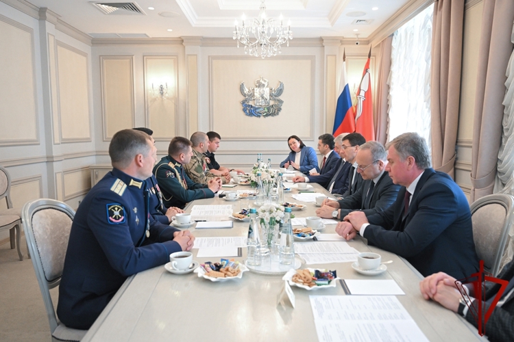Полномочный представитель Президента Российской Федерации в Центральном федеральном округе Игорь Щёголев и Губернатор Александр Гусев встретились с участниками программы «Герои земли Воронежской»