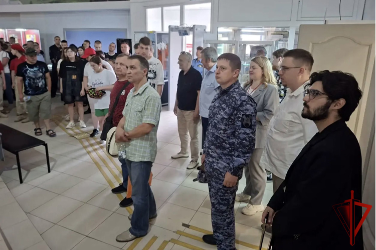 Представитель Управления Росгвардии по Воронежской области посетил открытие фотовыставки «На страницах истории»