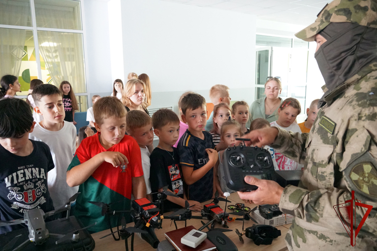 В Воронежской области состоялось мероприятие для школьников в рамках акции «Каникулы с Росгвардией» 