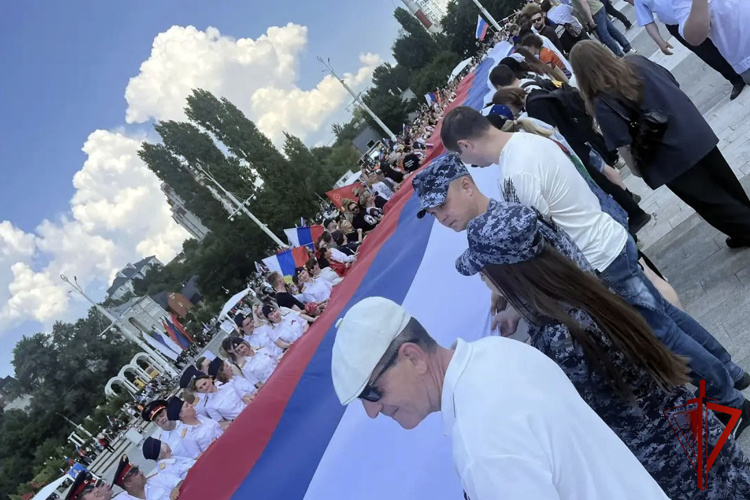 Росгвардейцы в Воронеже приняли участие в торжественных мероприятиях, посвященных Дню России