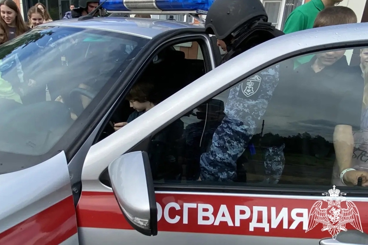 В день защиты детей сотрудники Росгвардии Воронежской области запустили акцию «Каникулы с Росгвардией»