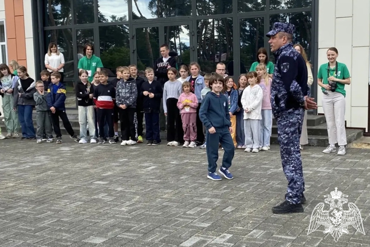 В день защиты детей сотрудники Росгвардии Воронежской области запустили акцию «Каникулы с Росгвардией»