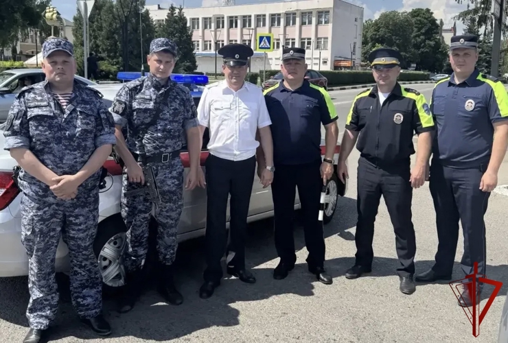 Сотрудники Росгвардии Воронежской области обеспечили охрану общественного порядка в День России  