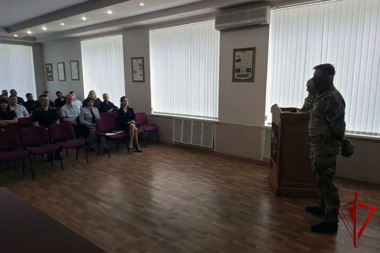 В Воронеже сотрудники ОМОН «Стилет» Росгвардии провели семинар безопасности с представителями Юго-Восточного ЛУ МВД России на транспорте и работниками железной дороги