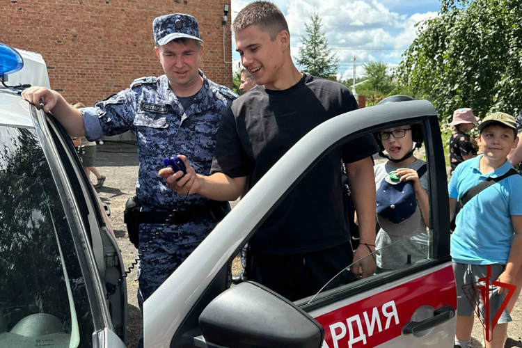 Мероприятия ведомственной акции «Каникулы с Росгвардией» продолжаются в лагере труда и отдыха «Твой Успех»  Воронежской области 