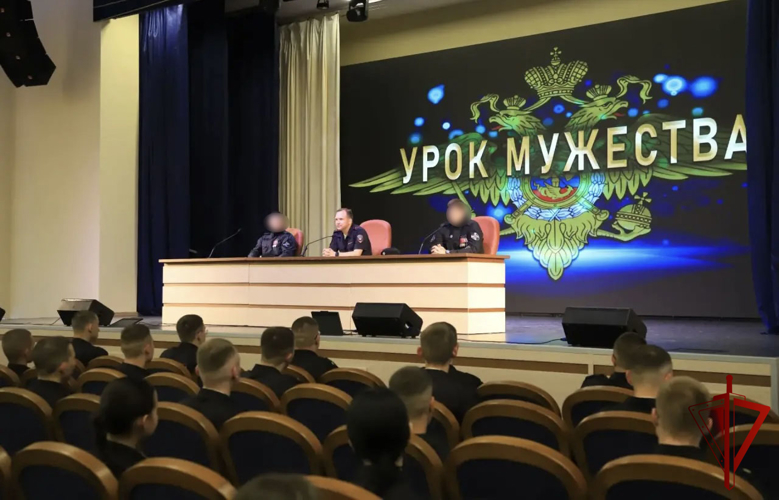 В Воронежском институте МВД России проведен урок мужества с росгвардейцами - участниками специальной военной операции