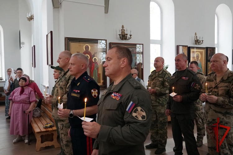 В Воронеже росгвардейцы приняли участие в богослужении в честь небесного покровителя князя Владимира и празднования Дня Крещения Руси 