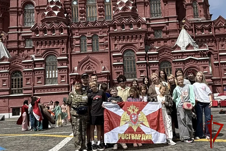 Незабываемые «Каникулы с Росгвардией»  в столице: дети воронежских росгвардейцев посетили Москву