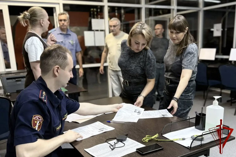 В Воронеже Росгвардейцы провели плановую проверку квалификации частных охранников