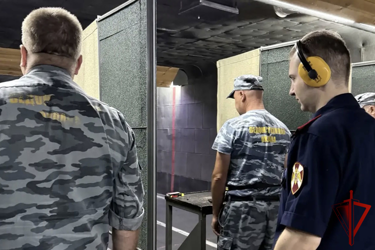 В Воронеже Росгвардейцы провели плановую проверку квалификации частных охранников