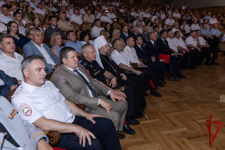 Алексей Баранников поздравил воронежских сотрудников ГАИ с праздником