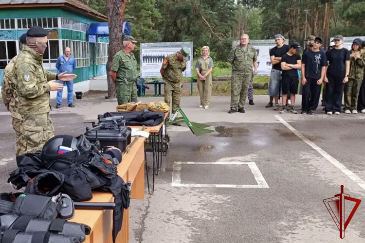«КАНИКУЛЫ С РОСГВАРДИЕЙ» ПРОДОЛЖАЮТСЯ ДЛЯ КУРСАНТОВ ВОЕННО-ПАТРИОТИЧЕСКИХ КЛУБОВ ВОРОНЕЖСКОЙ ОБЛАСТИ 