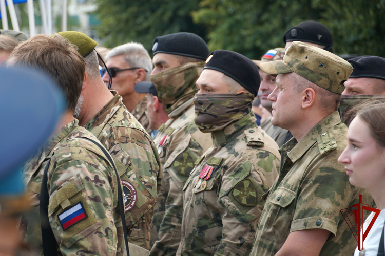 Росгвардейцы – ветераны боевых действий приняли участие в патриотическом марафоне «Города-герои – города Героев»