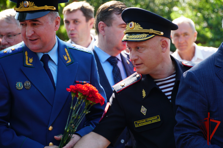 В Воронеже начальник Управления Росгвардии почтил память воинов, погибших в Первой мировой войне