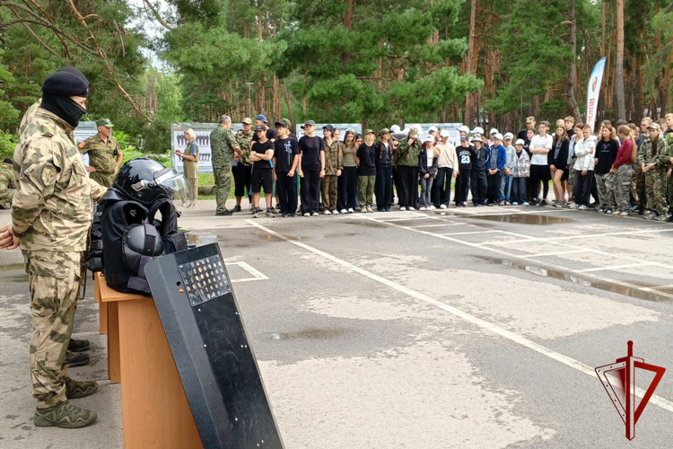 «КАНИКУЛЫ С РОСГВАРДИЕЙ» ПРОДОЛЖАЮТСЯ ДЛЯ КУРСАНТОВ ВОЕННО-ПАТРИОТИЧЕСКИХ КЛУБОВ ВОРОНЕЖСКОЙ ОБЛАСТИ 