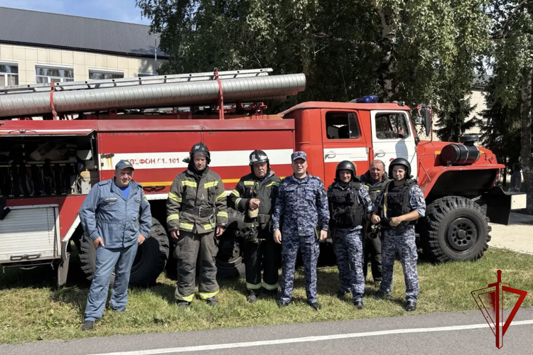 В Воронежской области в школах прошли учения Росгвардии по пожарной безопасности