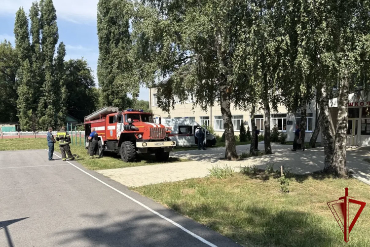 В Воронежской области в школах прошли учения Росгвардии по пожарной безопасности