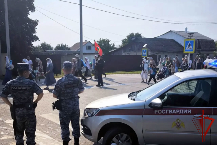 Безопасность крестного хода в Воронежской области обеспечили сотрудники вневедомственной охраны Росгвардии