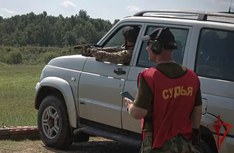 Офицер ОМОН «Центр» Управления Росгвардии по Воронежской области прошел испытания на знак отличия полицейского спецназа 