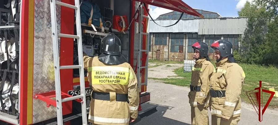 В  Воронеже росгвардейцы провели противопожарную тренировку 