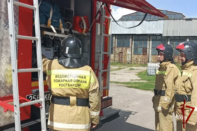 В  Воронеже росгвардейцы провели противопожарную тренировку 