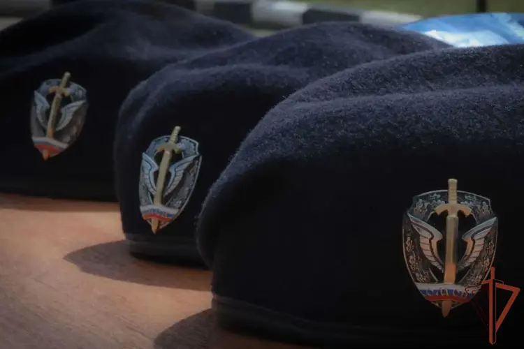 Офицер ОМОН «Центр» Управления Росгвардии по Воронежской области прошел испытания на знак отличия полицейского спецназа 