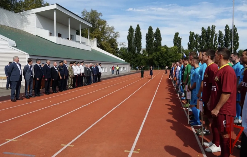 В Воронеже росгвардейцы приняли участие в открытии турнира по миди-футболу, посвященному Дню солидарности в борьбе с терроризмом