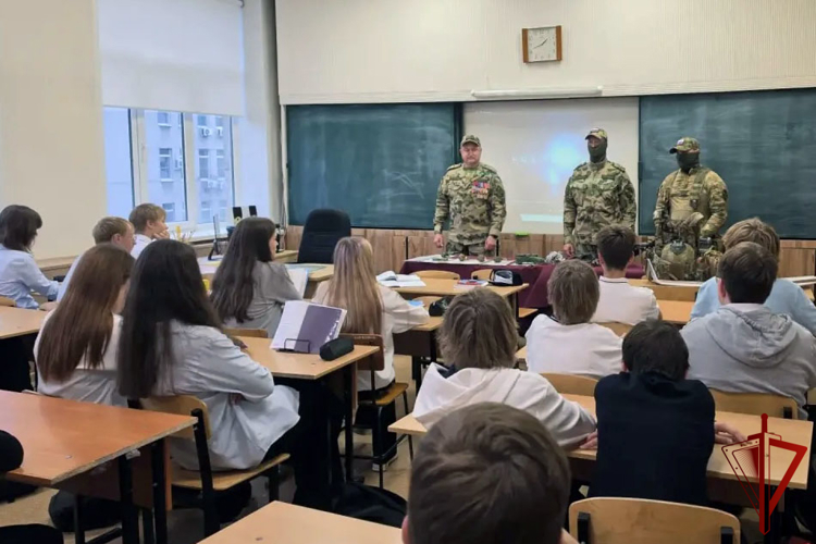 В Воронеже проходят профориентационные встречи с сотрудниками ОМОН Росгвардии