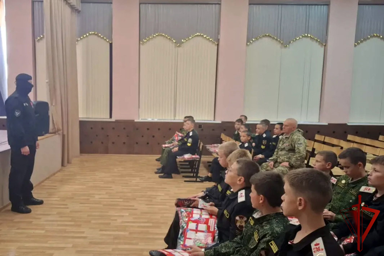 Офицер ОМОН «Центр» провел тематическую  встречу для воспитанников кадетского корпуса в преддверии для ОМОН