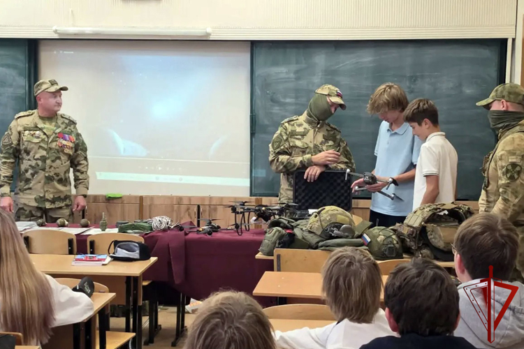 В Воронеже проходят профориентационные встречи с сотрудниками ОМОН Росгвардии