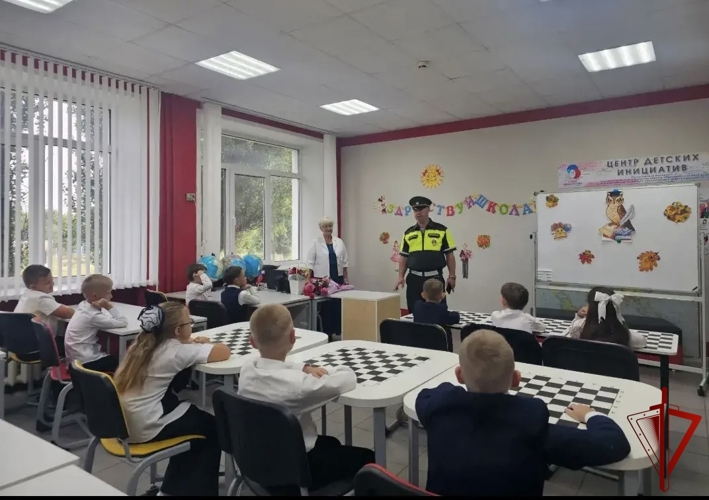 Воронежские школьники повторили правила дорожной безопасности вместе с офицерами Росгвардии