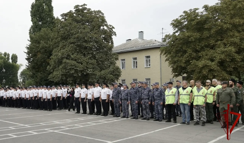 В Воронеже росгвардейцы приняли участие в общегородском гарнизонном разводе