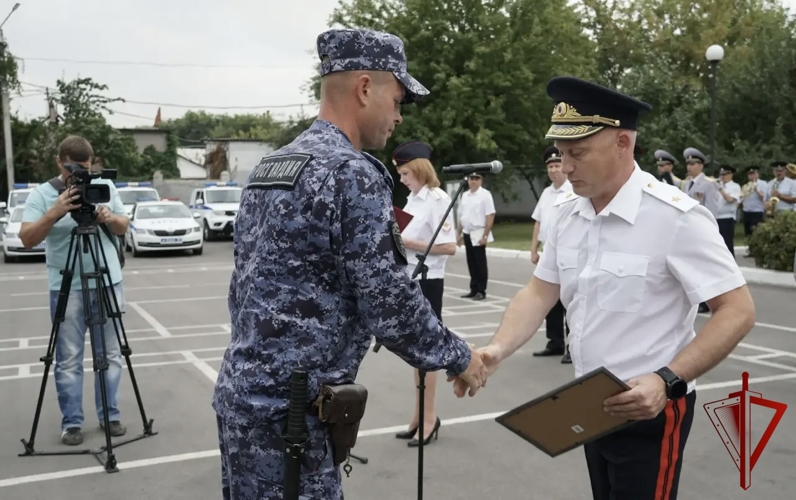 В Воронеже росгвардейцы приняли участие в общегородском гарнизонном разводе