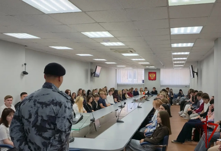 Профилактическое занятие для студентов провели Росгвардейцы в Воронеже в День солидарности в борьбе с терроризмом