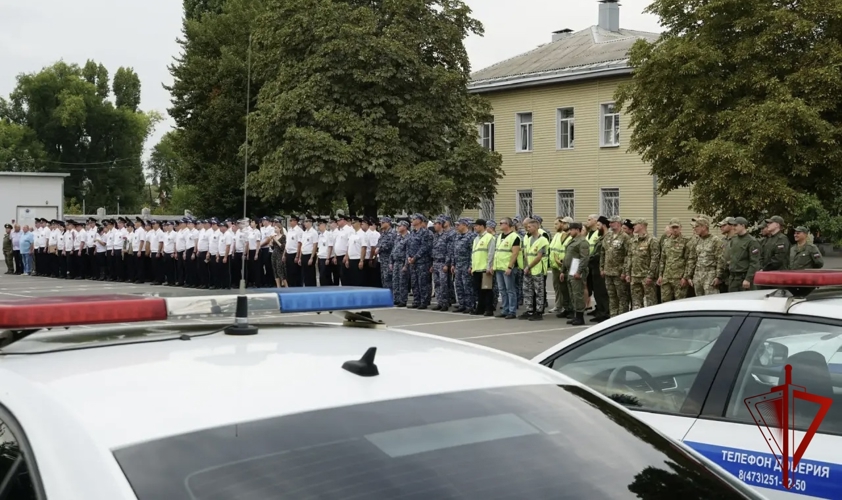 В Воронеже росгвардейцы приняли участие в общегородском гарнизонном разводе